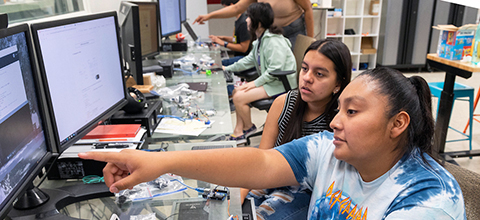 students sharing computer screen