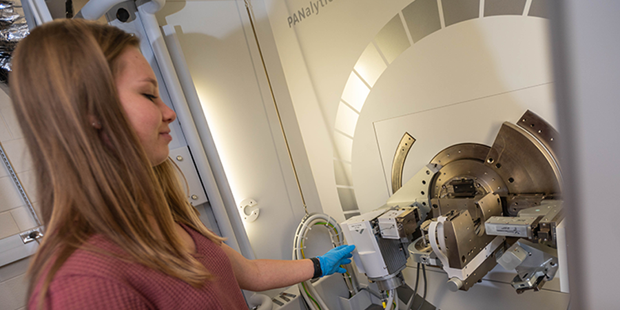 Haley Woolf, demonstrates how she how she obtained the results of her research focusing on Optical and X-ray Characterizations of Ge Sn Alloy on GaAs